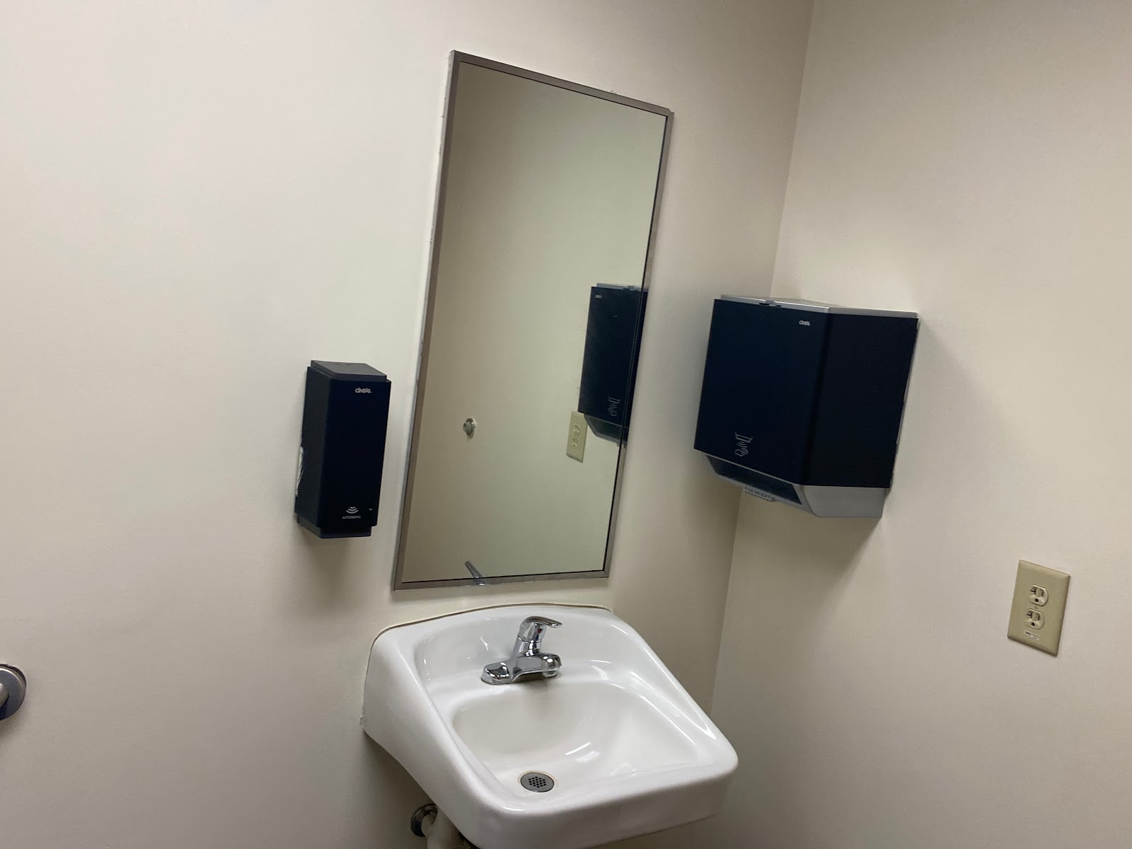 Photo 7 from a cleaning completed by After Hours Cleaning LLC